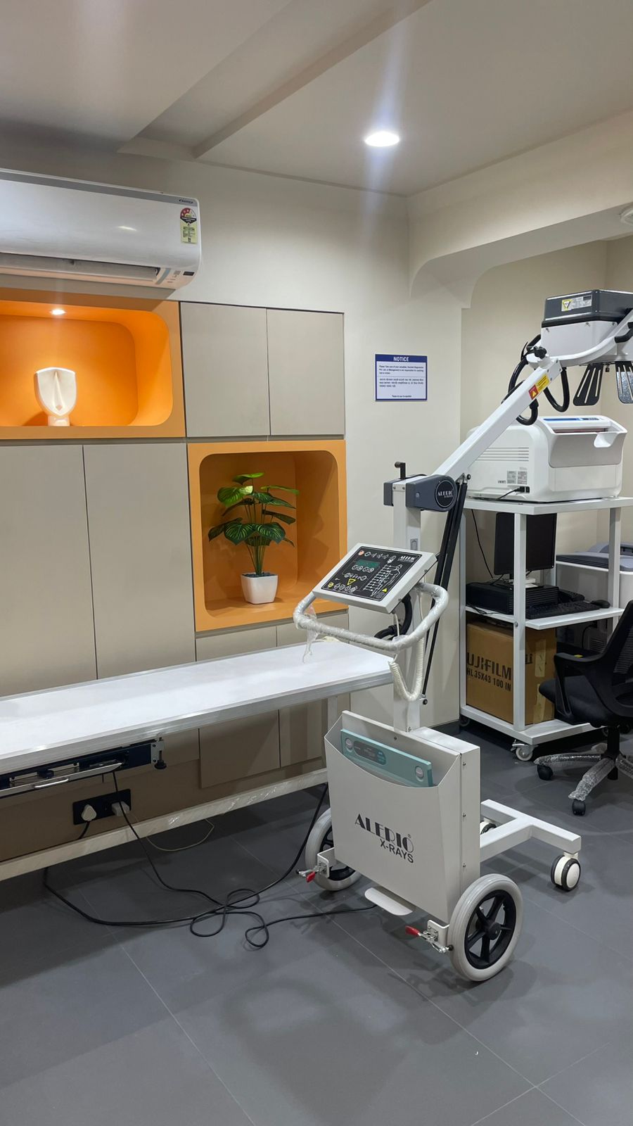 ScanLab reception desk with home visit display